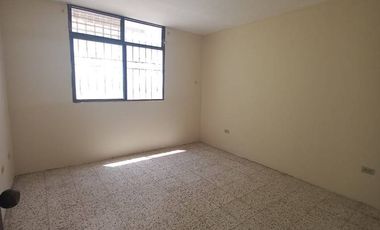 VENTA CASA RENTERA EN LOS ALMENDROS, GUAYAQUIL