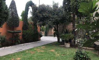 Innueble con Casa, Jardines, Oficinas Corporativas, Bodegas y Patio de maniobras