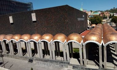 EDIFICIO COMERCIAL en VENTA frente al TEATRO MORELOS en el CENTRO de TOLUCA