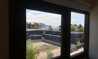 VENDE_AMPLIO DEPARTAMENTO CENTRAL PUCON_ 3D/2B_ 1 CUADRA DEL LAGO