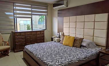 Casa de alquiler en la Urb. Santa María de Casa Grande, 4 dormitorios.