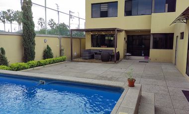 Casa de alquiler en la Urb. Santa María de Casa Grande, 4 dormitorios.