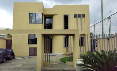 Casa de alquiler en la Urb. Santa María de Casa Grande, 4 dormitorios.