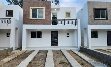 7 Casas en Venta de 2 NIVELES en Col. Loma Bonita, ubicadas a unas cuadras del IEST ANAHUAC