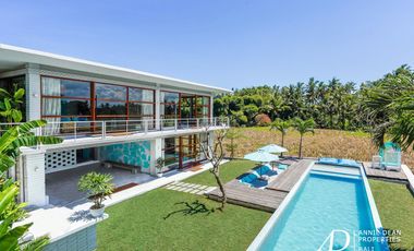 LEASEHOLD 5-BED VILLA IN TANAH LOT OFFERS STUNNING PADDI VIEWS