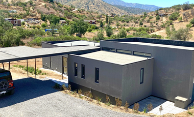 Casa de 180 m2 en parcela de 5 mil m2 a minutos de Santiago