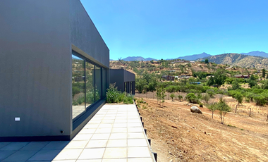 Casa de 180 m2 en parcela de 5 mil m2 a minutos de Santiago