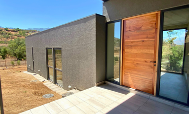 Casa de 180 m2 en parcela de 5 mil m2 a minutos de Santiago
