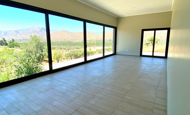 Casa de 180 m2 en parcela de 5 mil m2 a minutos de Santiago
