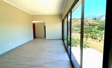 Casa de 180 m2 en parcela de 5 mil m2 a minutos de Santiago