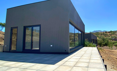 Casa de 180 m2 en parcela de 5 mil m2 a minutos de Santiago