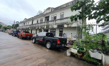 ขาย อพาร์ทเม้นท์ ใกล้ BTC  แพรกษา  ติด Big Cหมู่บ้านร่มเย็น 3 2296 ตรม. 1 ไร่ 1 งาน 74 ตร.วา สะดวกในการเดินทาง.