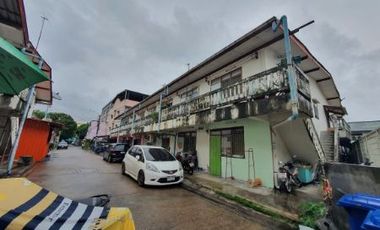 ขาย อพาร์ทเม้นท์ ใกล้ BTC  แพรกษา  ติด Big Cหมู่บ้านร่มเย็น 3 2296 ตรม. 1 ไร่ 1 งาน 74 ตร.วา สะดวกในการเดินทาง.