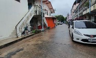 ขาย อพาร์ทเม้นท์ ใกล้ BTC  แพรกษา  ติด Big Cหมู่บ้านร่มเย็น 3 2296 ตรม. 1 ไร่ 1 งาน 74 ตร.วา สะดวกในการเดินทาง.