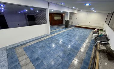 Se alquila local comercial de dos plantas en Albocentro 5 frente a Fybeca