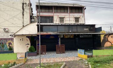 Se alquila local comercial de dos plantas en Albocentro 5 frente a Fybeca