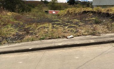 Venta de terreno con  230m2-ubicado en la urbanización Santa Sofia-Cuenca