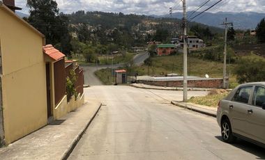 Venta de terreno con  230m2-ubicado en la urbanización Santa Sofia-Cuenca