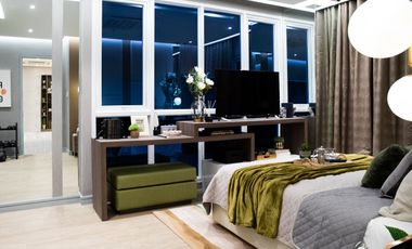 2 bedroom with balcony for sale in Bonifacio Global city