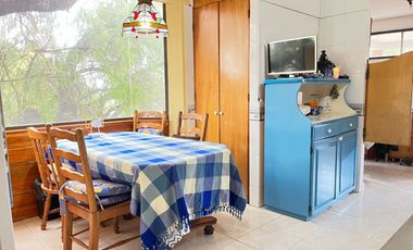 CASA ESTILO MEXICANO, CON AMPLIO JARDIN Y TERRAZA