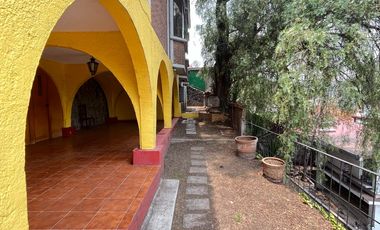 CASA ESTILO MEXICANO, CON AMPLIO JARDIN Y TERRAZA