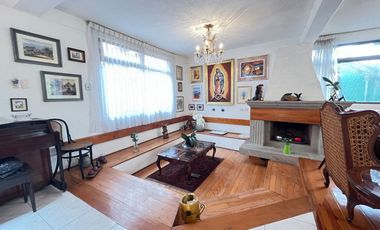 CASA ESTILO MEXICANO, CON AMPLIO JARDIN Y TERRAZA