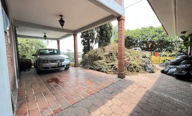 CASA ESTILO MEXICANO, CON AMPLIO JARDIN Y TERRAZA