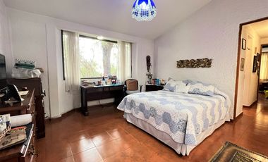 CASA ESTILO MEXICANO, CON AMPLIO JARDIN Y TERRAZA