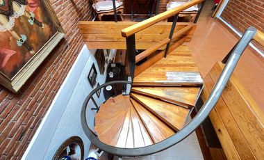 CASA ESTILO MEXICANO, CON AMPLIO JARDIN Y TERRAZA