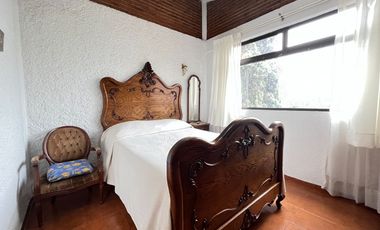 CASA ESTILO MEXICANO, CON AMPLIO JARDIN Y TERRAZA