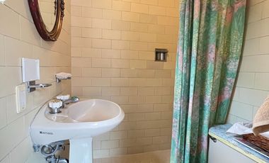 CASA ESTILO MEXICANO, CON AMPLIO JARDIN Y TERRAZA