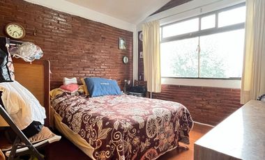 CASA ESTILO MEXICANO, CON AMPLIO JARDIN Y TERRAZA