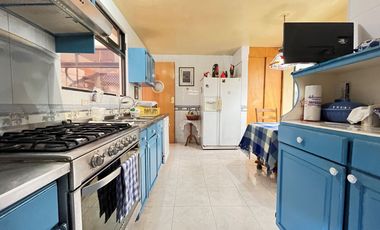 CASA ESTILO MEXICANO, CON AMPLIO JARDIN Y TERRAZA