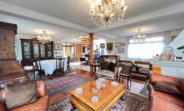 CASA ESTILO MEXICANO, CON AMPLIO JARDIN Y TERRAZA