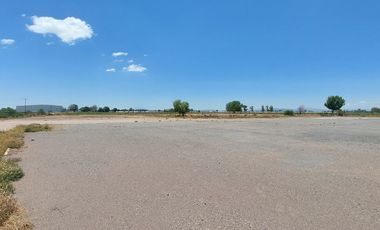 Excelente patio para maniobras en Renta a un costado de la ciudad industrial.