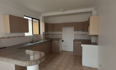 ALQUILO CASA DE 5 HABITACIONES EN CIUDAD CELESTE