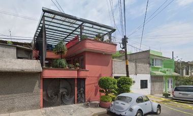 ¡Maravillosa Casa con Terraza en Netzahualcoyotl, Gran Remate!