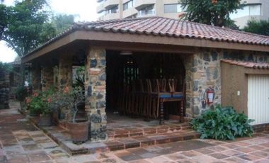 EN VENTA EXCELENTE DEPARTAMENTO EN ZONA NORTE DE CUERNAVACA MOR. TODOS LOS SERVICIOS, ZONA FRESCA. TOTALMENTE AMUEBLADO.