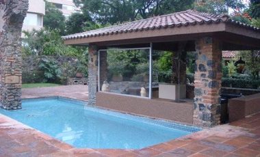 EN VENTA EXCELENTE DEPARTAMENTO EN ZONA NORTE DE CUERNAVACA MOR. TODOS LOS SERVICIOS, ZONA FRESCA. TOTALMENTE AMUEBLADO.