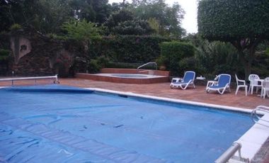 EN VENTA EXCELENTE DEPARTAMENTO EN ZONA NORTE DE CUERNAVACA MOR. TODOS LOS SERVICIOS, ZONA FRESCA. TOTALMENTE AMUEBLADO.