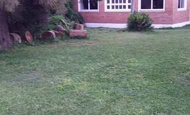 Chalet con dos locales al frente