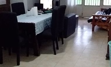 Chalet con dos locales al frente
