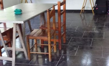 Chalet con dos locales al frente