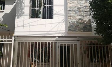 CASA EN LOS ROBLES