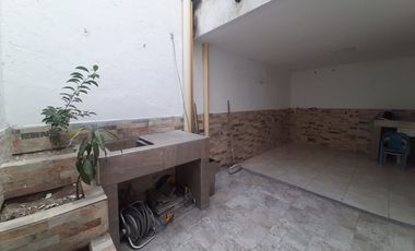 CASA EN LOS ROBLES