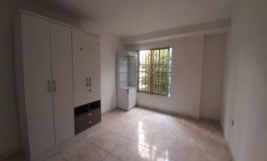 CASA EN LOS ROBLES