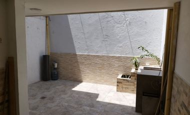 CASA EN LOS ROBLES