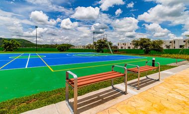 CASA EN VENTA CON ALBERCA, PISTA DE JOGGING Y ÉXTENSO JARDÍN