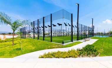 CASA EN VENTA CON ALBERCA, PISTA DE JOGGING Y ÉXTENSO JARDÍN