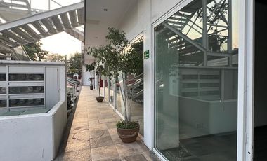 SE RENTA LOCAL COMERCIAL PLAZA ZAVALETA